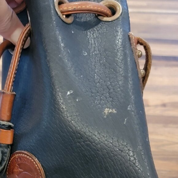 Vintage Mni Dooney & Bourke All-Weather Leather Drawstring Bucket Bag - Picture 8 of 16